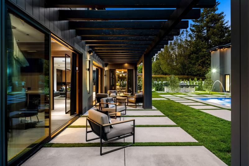 Aménagement de terrasse, les solutions pour un espace extérieur convivial